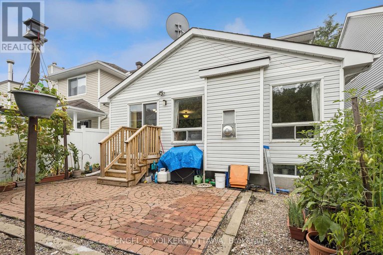 28798692/2213-noblewood-way/orleans-village/ottawa/ontario/K1W1E7_43