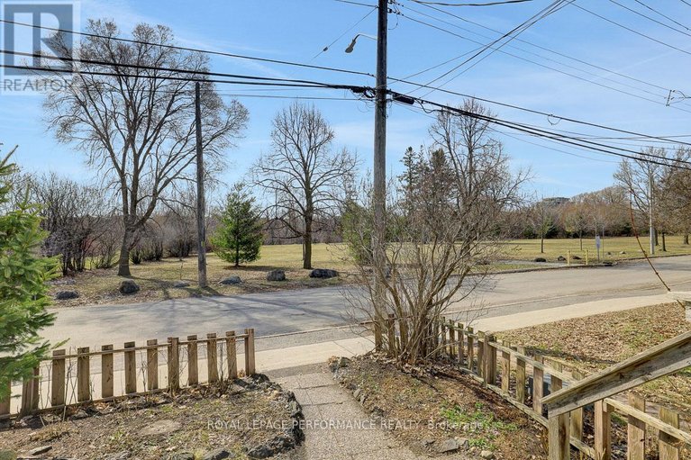 29581422/1141-north-river-road/overbrook/ottawa/ontario/K1K3W4_2