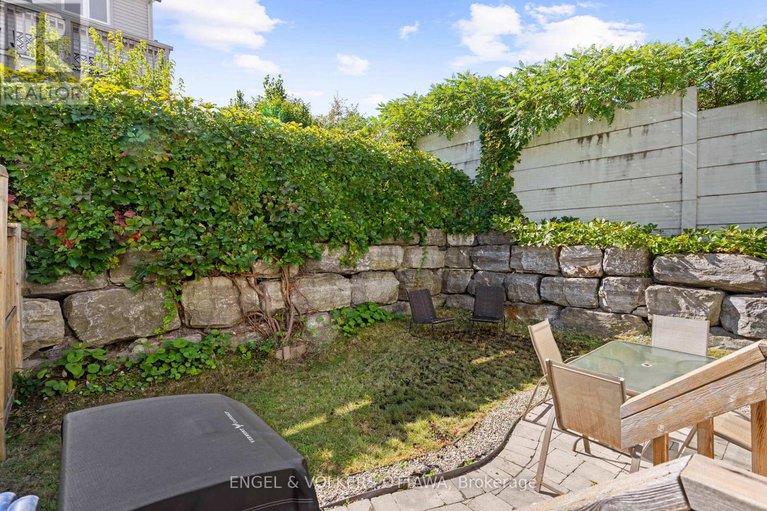 29114745/135-challenge-crescent/springridgeeast-village/ottawa/ontario/K4A0T9_12