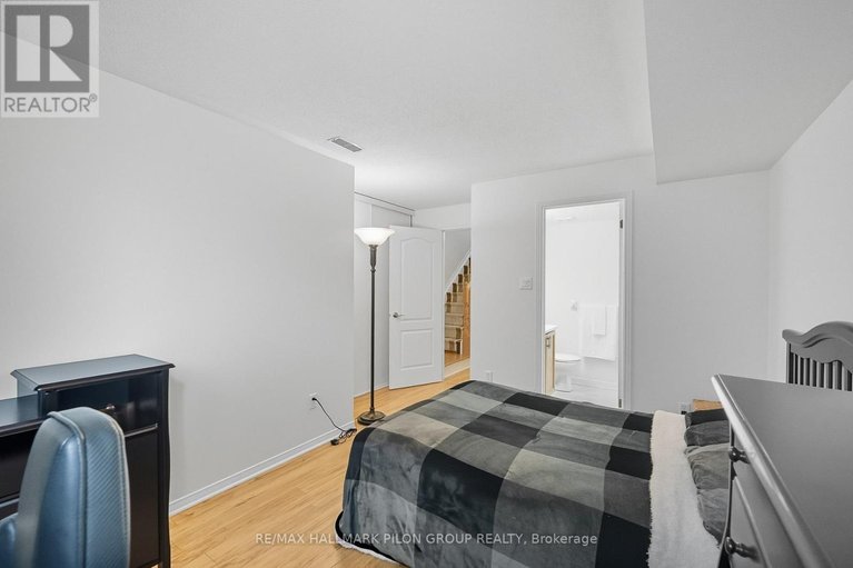 29595163/10-lakepointe-drive/avalon-east/ottawa/ontario/K4A5E3_13
