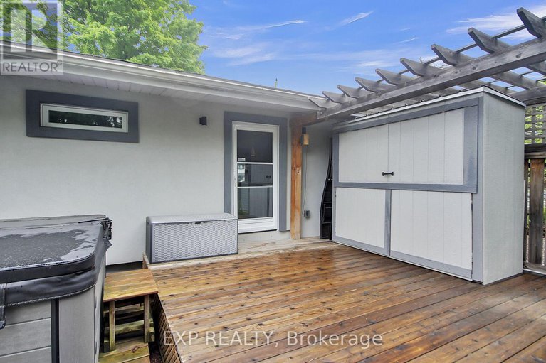 28339228/1447-maxime-street/pineview/ottawa/ontario/K1B4E7_24