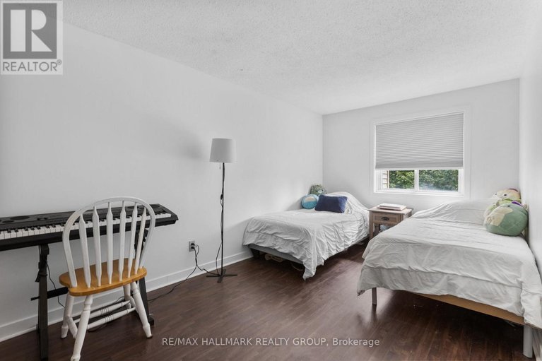 28763964/1598-hoskins-crescent/fallingbrookpineridge/ottawa/ontario/K4A2H8_20