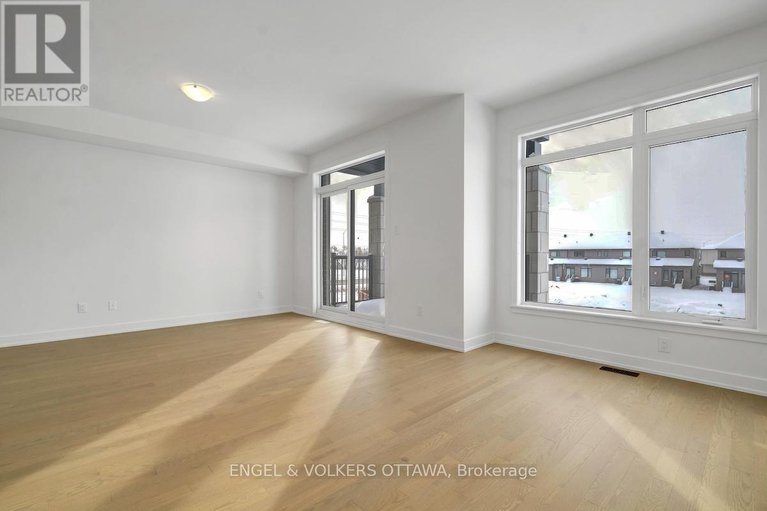 29308980/584-arbia-ridge/emerald-meadowstrailwest/ottawa/ontario/K2S2S4_19