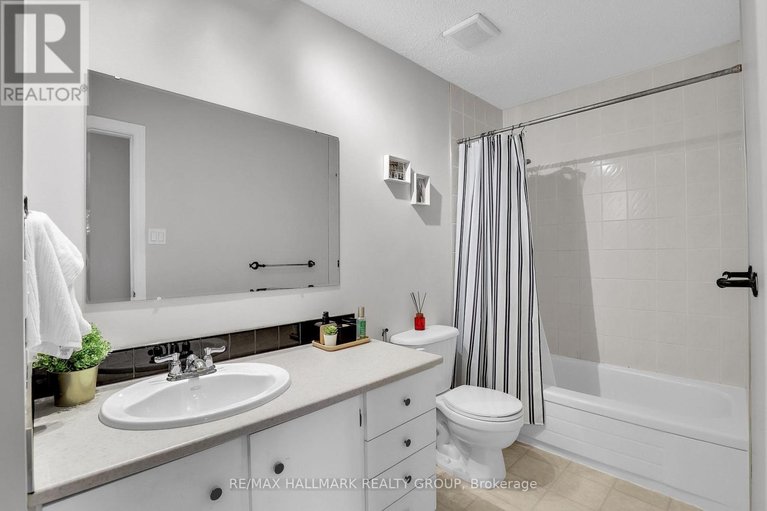 29673890/34-55-bering-court/katimavik/ottawa/ontario/K2L2B8_18