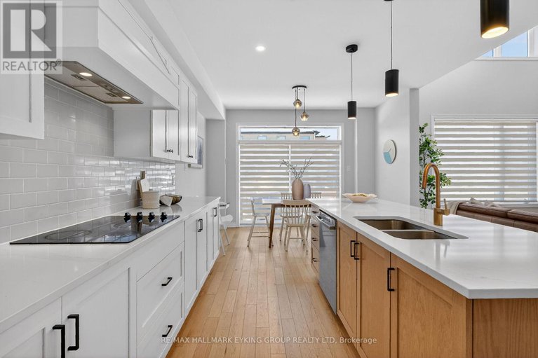 29359573/56-viceroy-mews/blossom-parkkemp-parkfindlay-creek/ottawa/ontario/K1X0J5_17