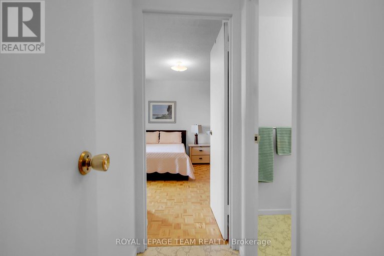 28457035/708-20-chesterton-drive/borden-farmstewart-farmcarleton-heightsparkwood-hills/ottawa/ontario/K2E6Z7_25