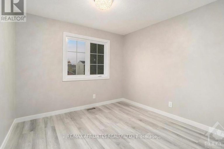 28535379/563-latour-crescent/fallingbrookgardenway-south/ottawa/ontario/K4A1N6_13