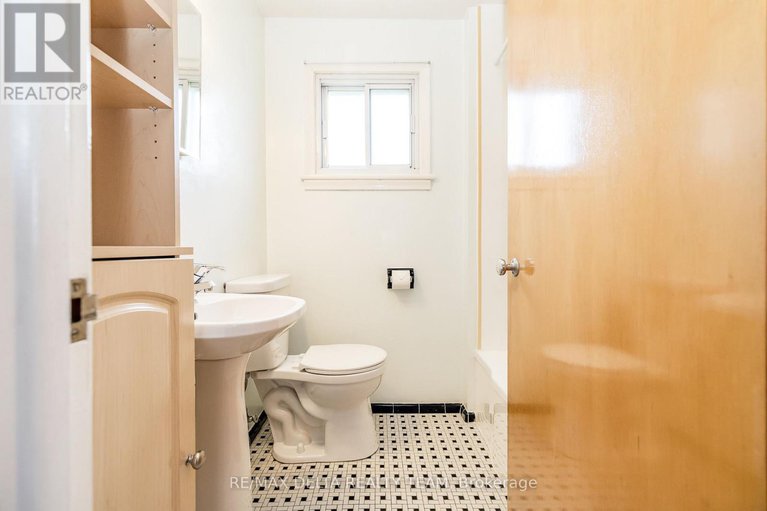 28513120/644-browning-avenue/riverview-park/ottawa/ontario/K1G0T9_13