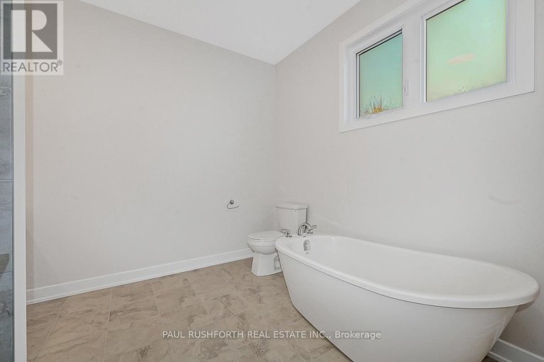 29035709/124-chandelle-private/carp/ottawa/ontario/K0A1L0_16