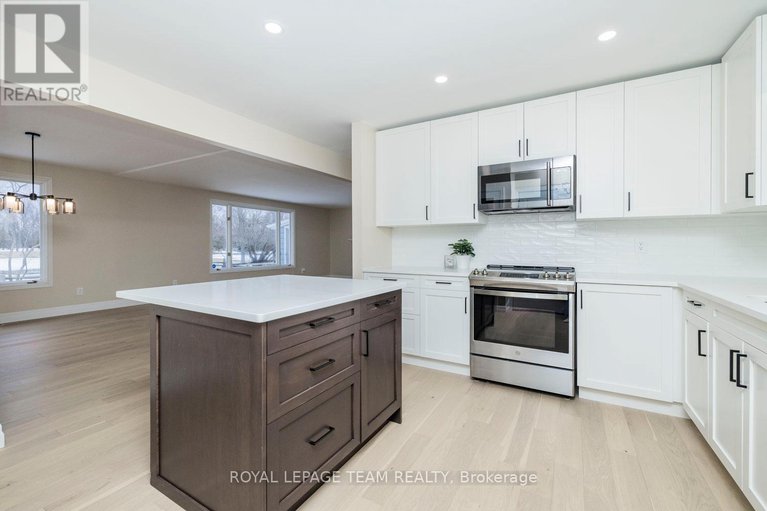 28059076/1245-fairway-drive/manotick-south-to-roger-stevens/ottawa/ontario/K4M1B3_28
