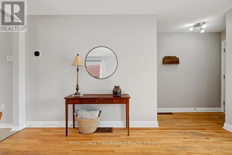 29433009/321-donald-street/overbrookcastle-heights/ottawa/ontario/K1K1M4_2