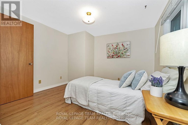28367532/2099-balharrie-avenue-s/hawthorne-meadows/ottawa/ontario/K1G1G4_14