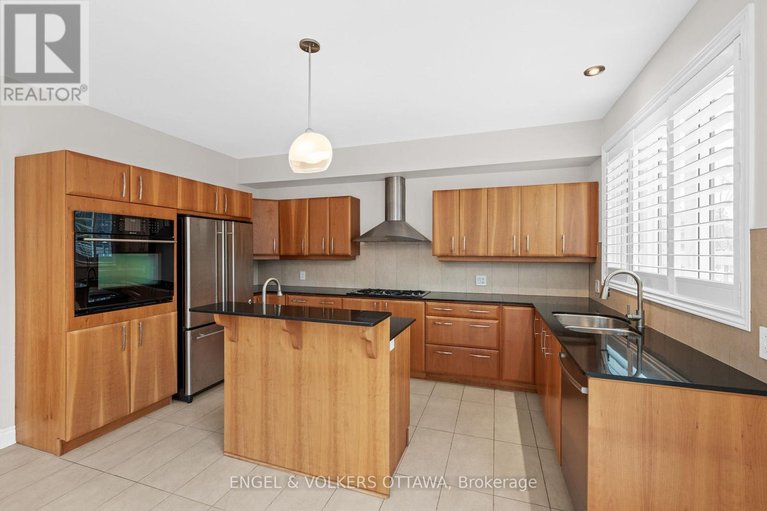 29614138/249-atlantis-avenue/westboro-west/ottawa/ontario/K2A1X9_11