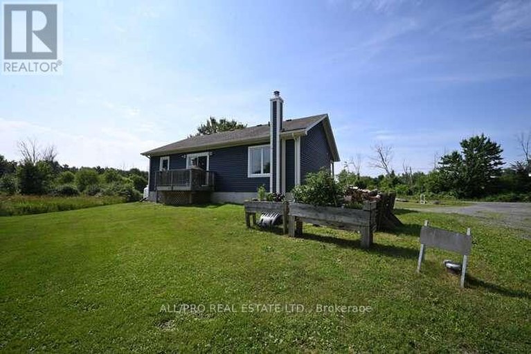 28596832/831-bolton-road/north-grenville-twp-kemptville-south/north-grenville/ontario/K0G1N0_16