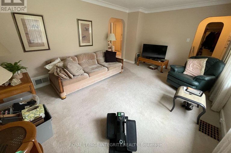 28908368/465-guy-street/castle-heights/ottawa/ontario/K1K1C1_28