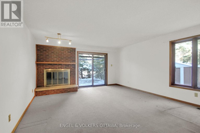 29262482/5361-hilltop-drive/manotick-long-island-nicholls-island/ottawa/ontario/K4M1G4_17