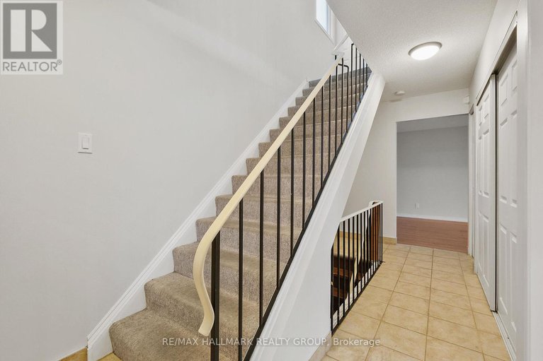 28576602/89-3691-albion-road/sawmill-creektimbermill/ottawa/ontario/K1T1P2_5
