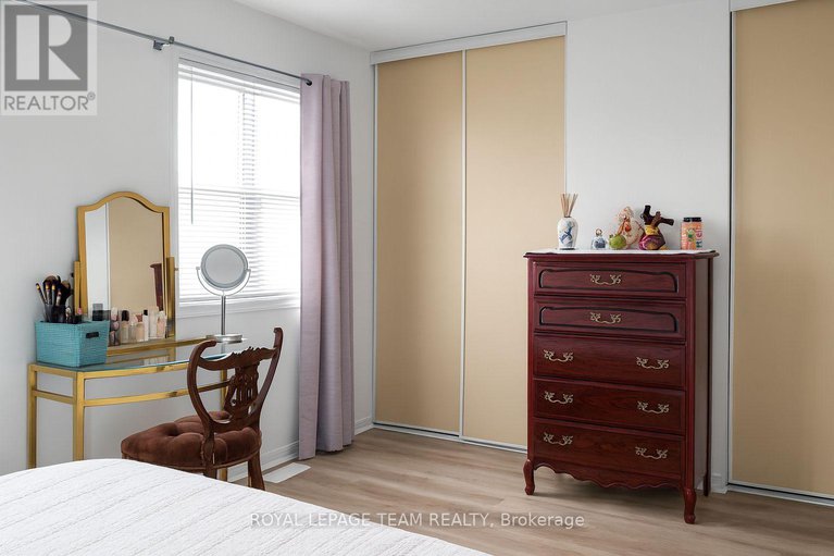 29399139/20-heartleaf-private/hunt-club-parkgreenboro/ottawa/ontario/K1T3Z9_21