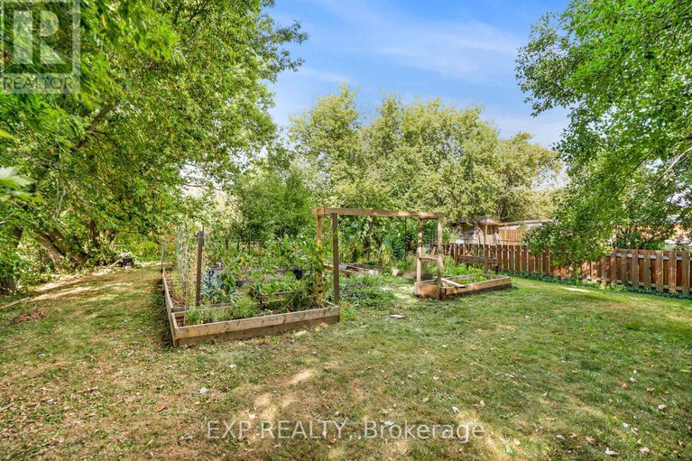 28788005/12-high-street/vankleek-hill/ontario/K0B1R0_25