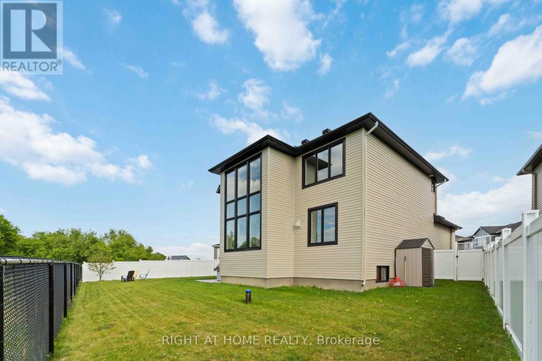 28377550/707-kirkham-crescent/btwn-franktown-rd-fallowfield-rd/ottawa/ontario/K0A2Z0_30