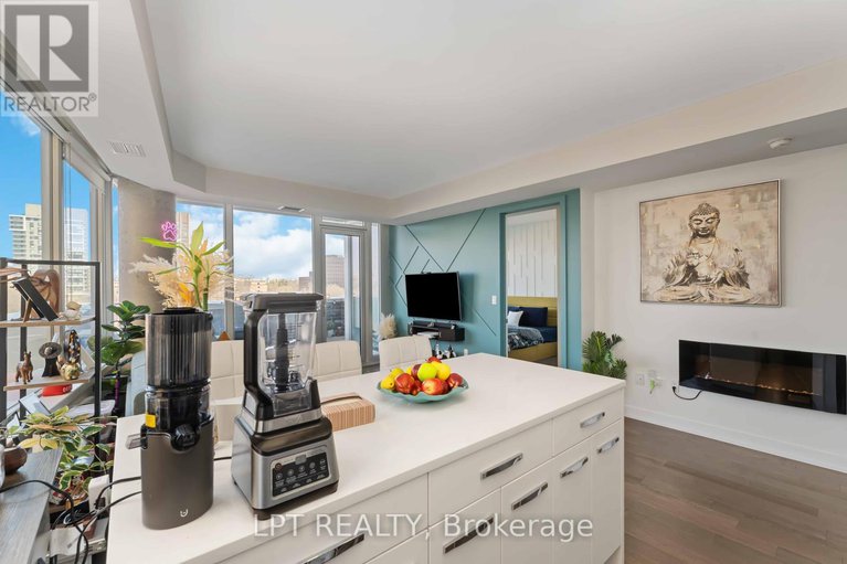 28356042/307-111-champagne-avenue-s/west-centre-town/ottawa/ontario/K1S5V3_14