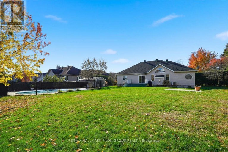 29249194/1147-fieldown-street/cumberland-ridge/ottawa/ontario/K4C1R7_23