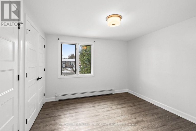 29689692/351-amiens-street/bilberry-creekqueenswood-heights/ottawa/ontario/K1E1P1_14