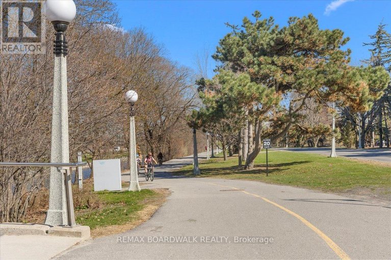 29678878/702-20-the-driveway-drive/ottawa-centregolden-triangle/ottawa/ontario/K2P1C8_33