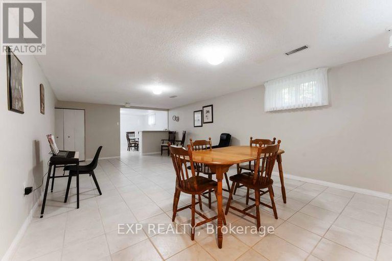 28608756/6-lyall-street/city-viewskylinefisher-heightsparkwood-hills/ottawa/ontario/K2E5G6_20