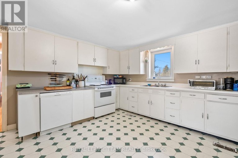 29425301/1727-reids-mills-road/north-dundas-mountain-twp/north-dundas/ontario/K0E1S0_15