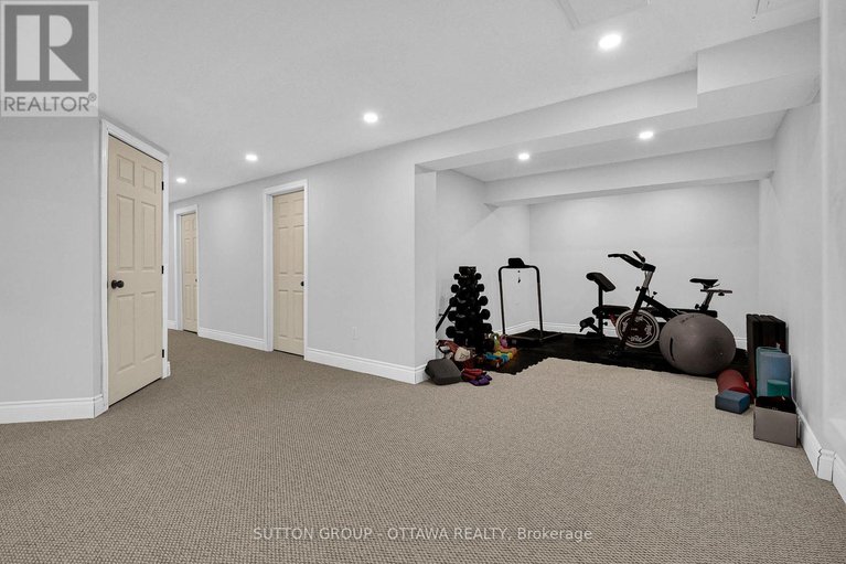 28535998/13-weatherwood-crescent/pineglencountry-place/ottawa/ontario/K2E7C5_42