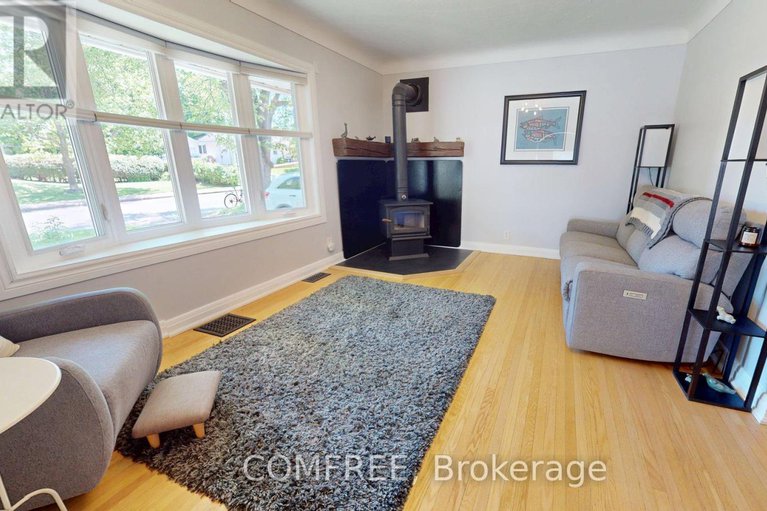 28379300/1622-drake-avenue/riverview-park/ottawa/ontario/K1G0L8_3
