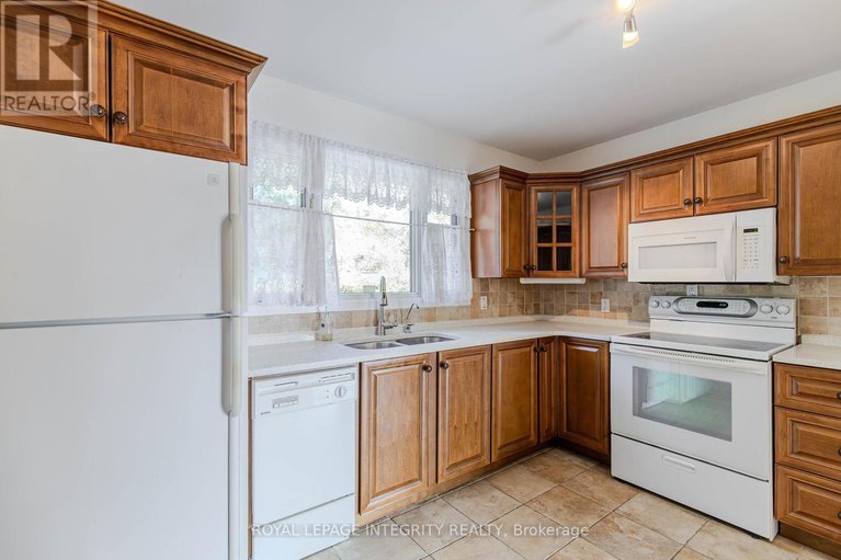 28882629/135-desmond-avenue/glencairnhazeldean/ottawa/ontario/K2L1E8_15