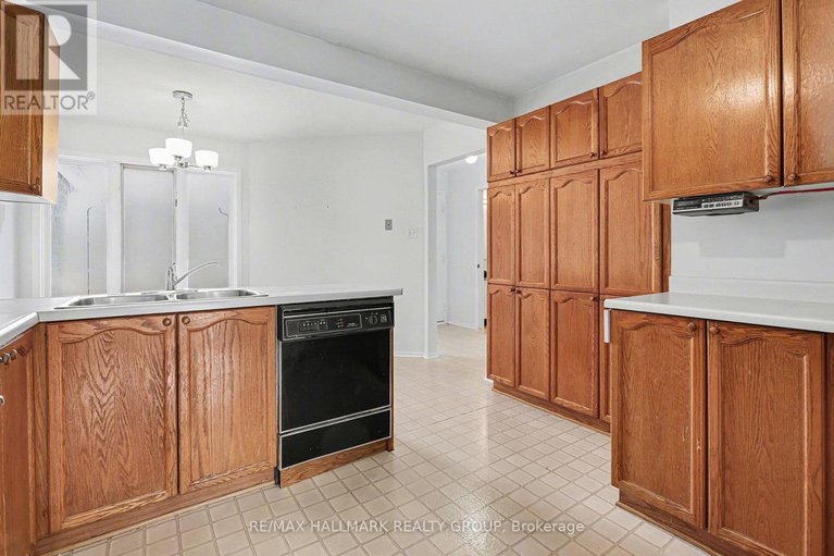 29229076/1970-wildflower-drive/queenswood-heights-south/ottawa/ontario/K1E3V4_6