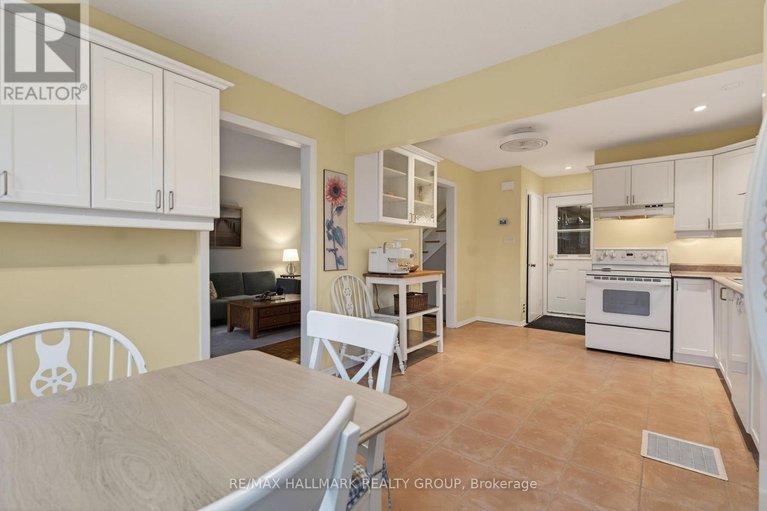 29612402/24-hobart-crescent/sheahan-estatestrend-village/ottawa/ontario/K2H5S4_12