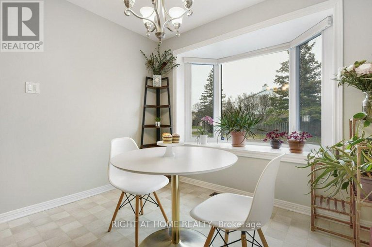 29607390/57-chester-crescent/on-the-green/ottawa/ontario/K2J2J6_12