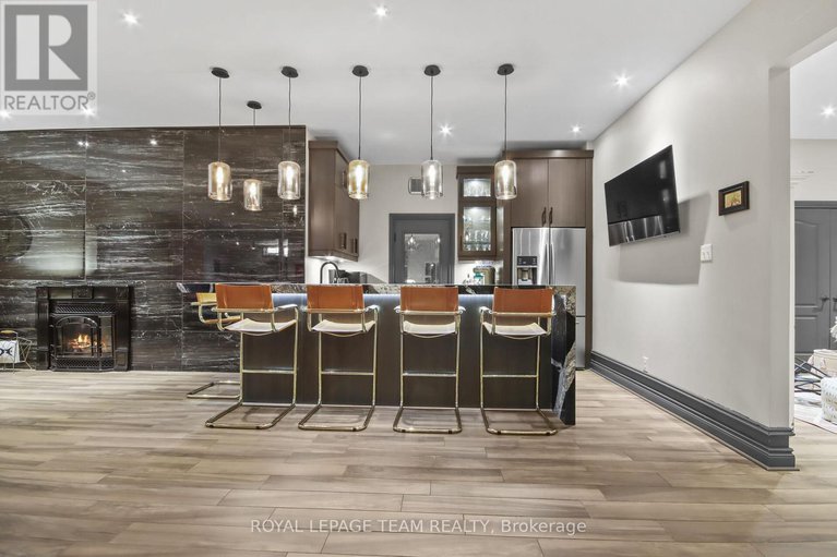 28765946/5849-queenscourt-crescent/manotick-east-to-manotick-station/ottawa/ontario/K4M1K3_29