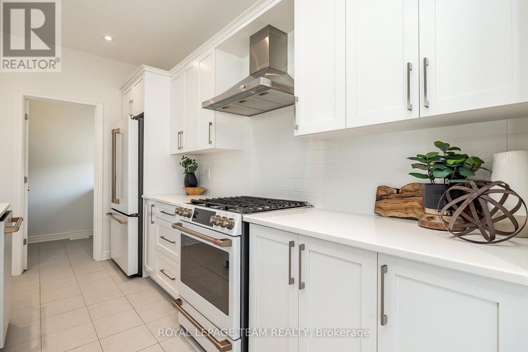 28830744/636-mistwell-lane/riverside-southgloucester-glen/ottawa/ontario/K4M1B2_17