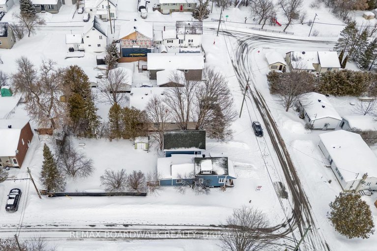 29404062/216-augusta-street/almonte/mississippi-mills/ontario/K0A1A0_33