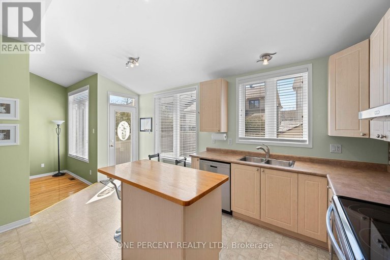 29586149/2113-hallendale-street/springridgeeast-village/ottawa/ontario/K4A4S1_17