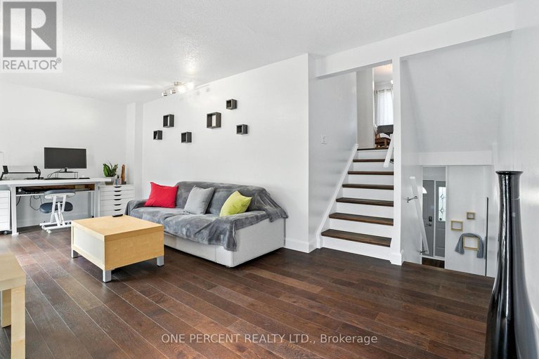 28640554/71-4640-cosmic-place-e/pineview/ottawa/ontario/K1B4R8_6