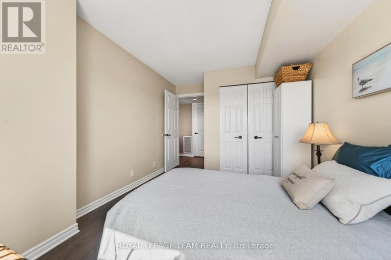 29651493/811-120-grant-carman-drive/mooneys-bayrevelstoke/ottawa/ontario/K2E1C8_38