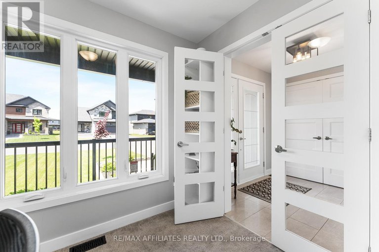 28381839/156-hybrid-street/embrun/russell/ontario/K0A1W0_8