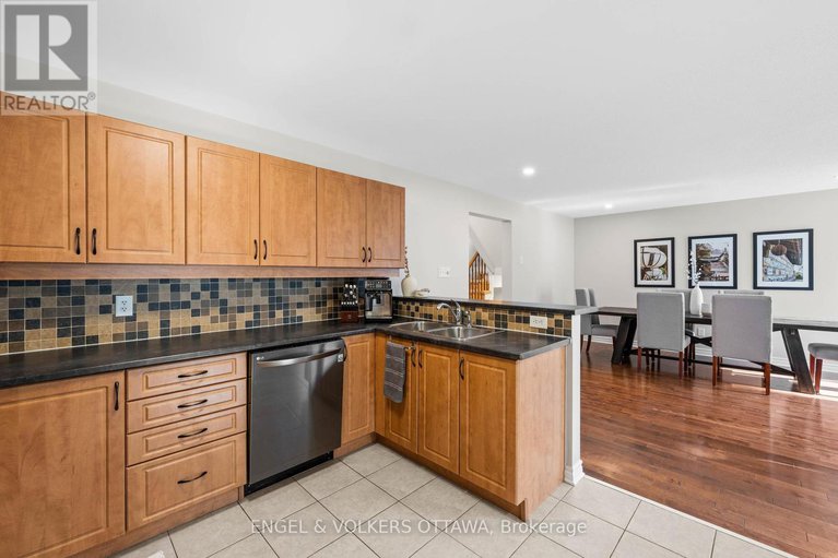 28873789/416-vendevale-avenue/stittsville-north/ottawa/ontario/K2S0M6_14