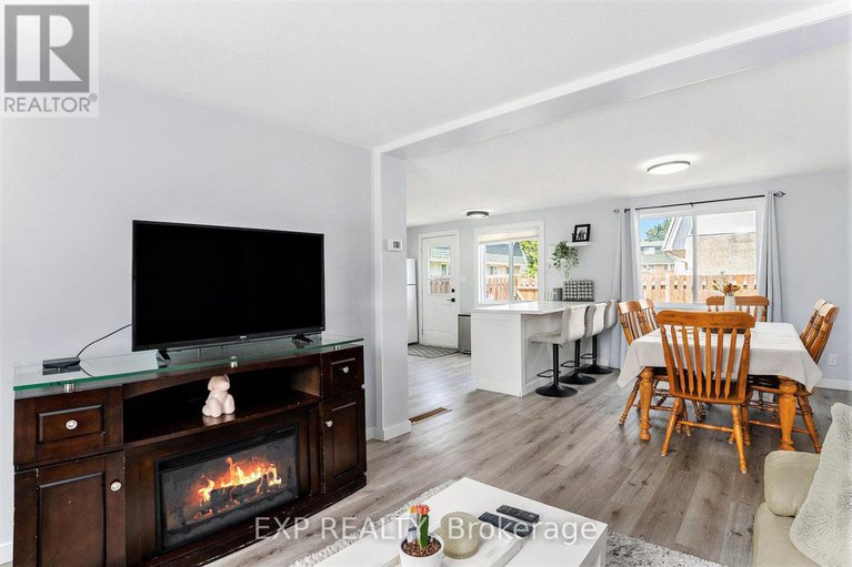 28484496/d-1520-beaverpond-drive/pineview/ottawa/ontario/K1B3R9_6