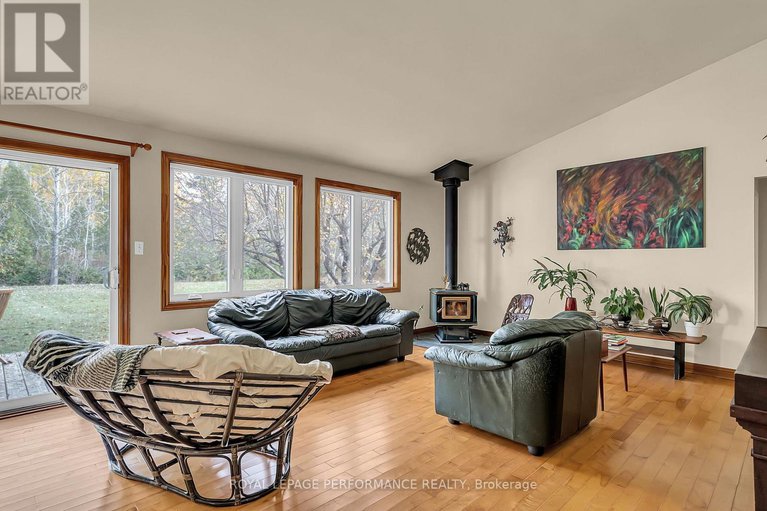 29148210/3781-delorme-crescent/north-glengarry-kenyon-twp/north-glengarry/ontario/K0C1A0_11