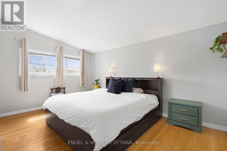29680502/1004-pleasant-park-road/elmvale-acresurbandale/ottawa/ontario/K1G2A1_23