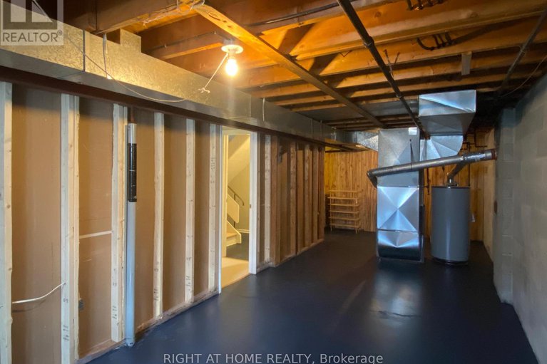 28768219/271-ridgepark-private/meadowlandscrestview/ottawa/ontario/K2G1H1_20