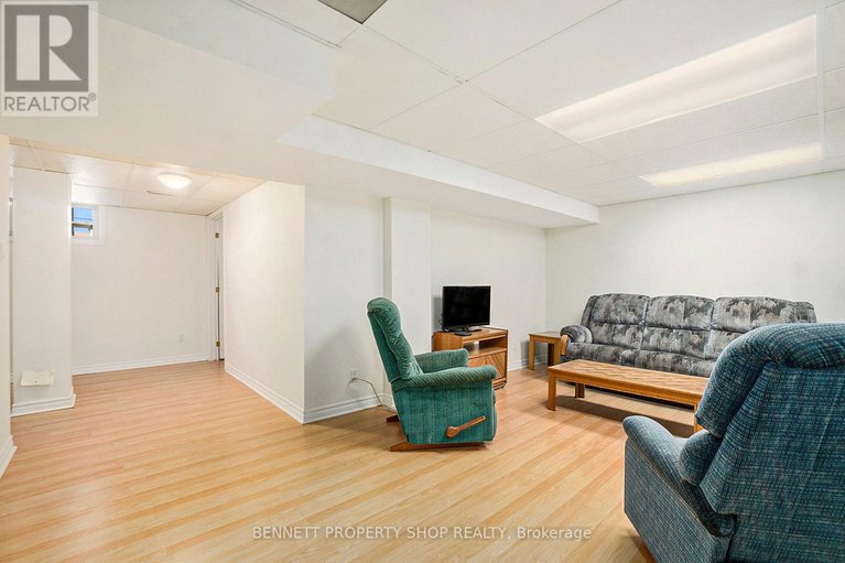 28973672/17-glenmanor-drive/meadowlandscrestview/ottawa/ontario/K2G3E8_18