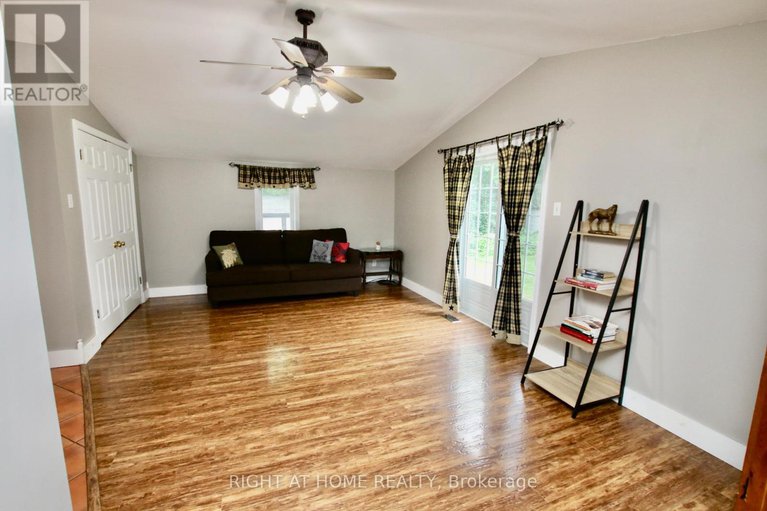 28500319/13928-connaught-road-s/north-dundas-winchester-twp/north-dundas/ontario/K0C1H0_9